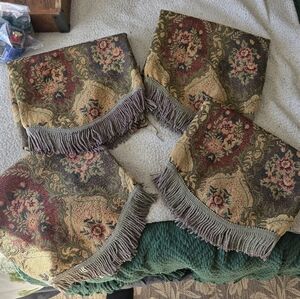 Vintage | Floral Antique Style Heavy Tapesty Fabric | Guc (4 Count)